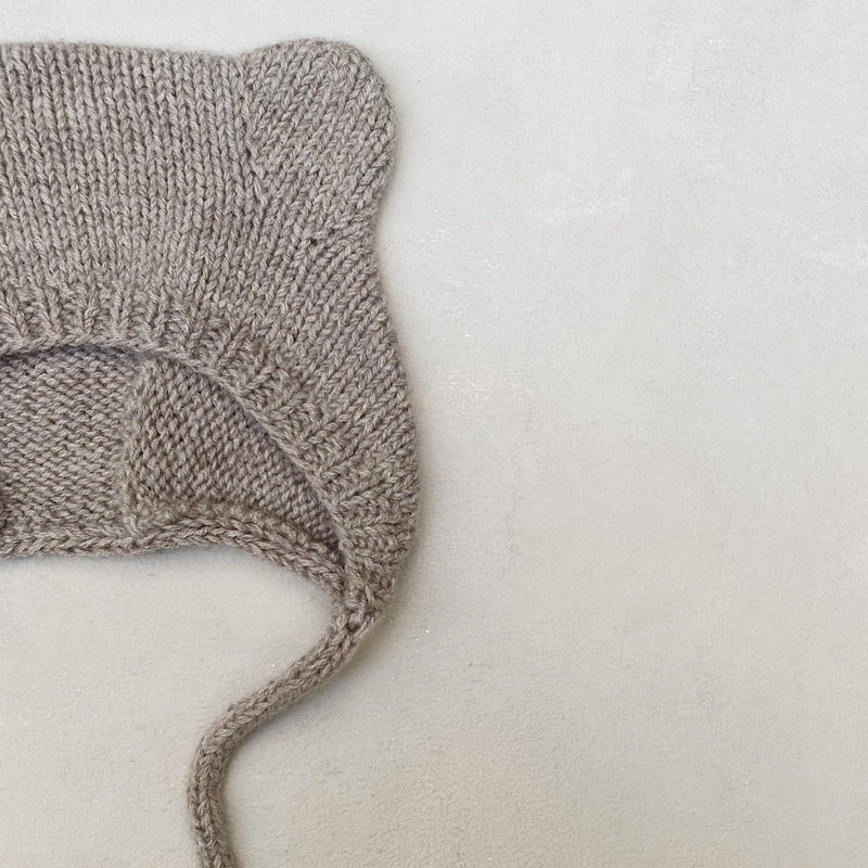 Baby Bear Bonnet – Strickanleitung & Garnpaket - BONIFAKTUR - Kleinste - Baby Bear Bonnet – Strickanleitung & Garnpaket