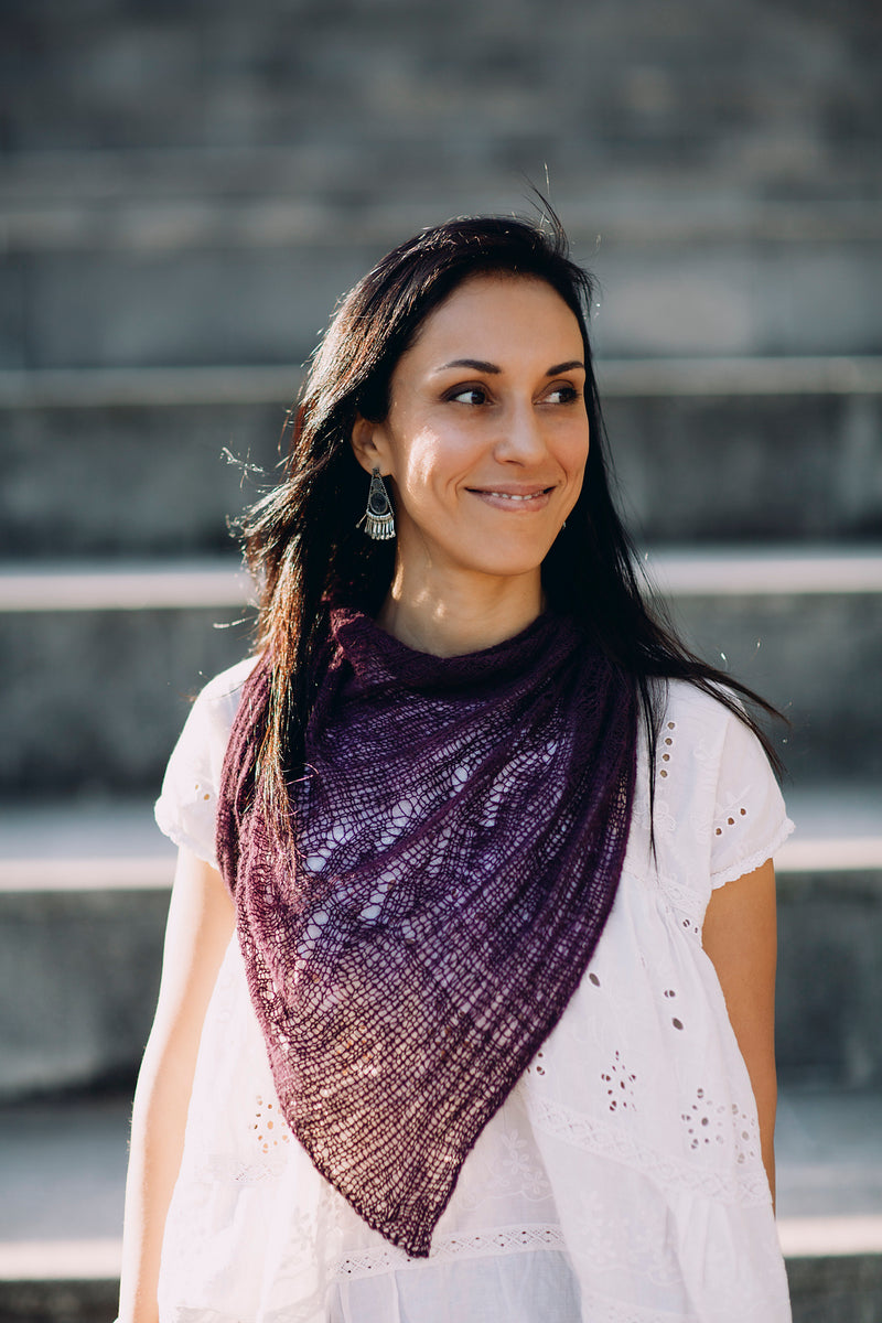 Pluma Morada von Joji Locatelli