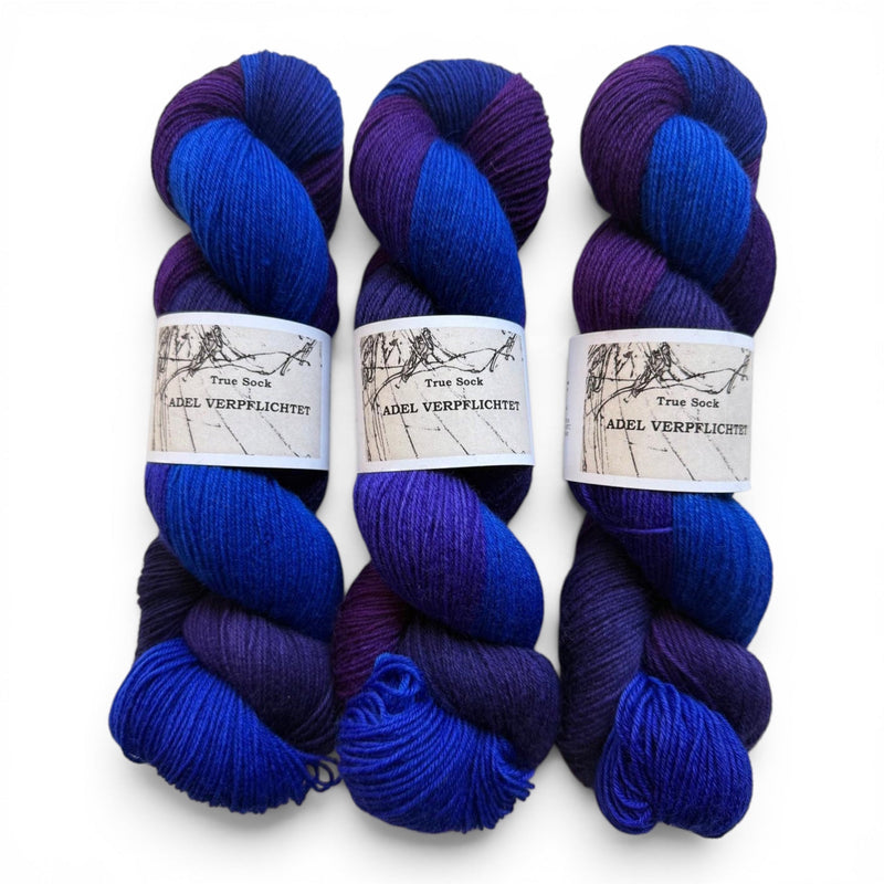 Atelier Franziska Uhl HANDGEFÄRBTE SOCKENWOLLE - TRUE SOCK - BONIFAKTUR - Adel Verpflichtet - Atelier Franziska Uhl HANDGEFÄRBTE SOCKENWOLLE - TRUE SOCK