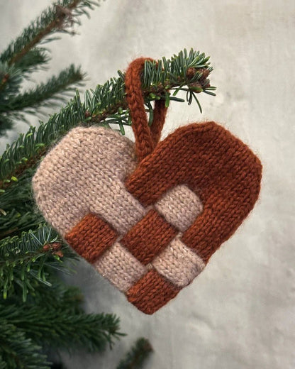 Olives Christmas Heart – Strickanleitung & Garnpaket - BONIFAKTUR - Kleinste - Olives Christmas Heart – Strickanleitung & Garnpaket